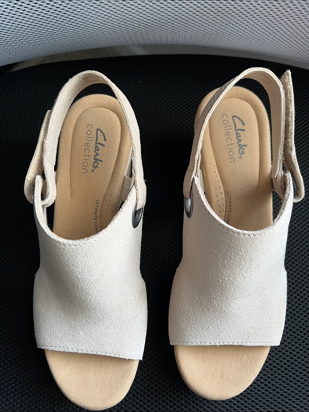 Clarks Women’s Size 8M Cream Suede Velcro Slingback Sandals